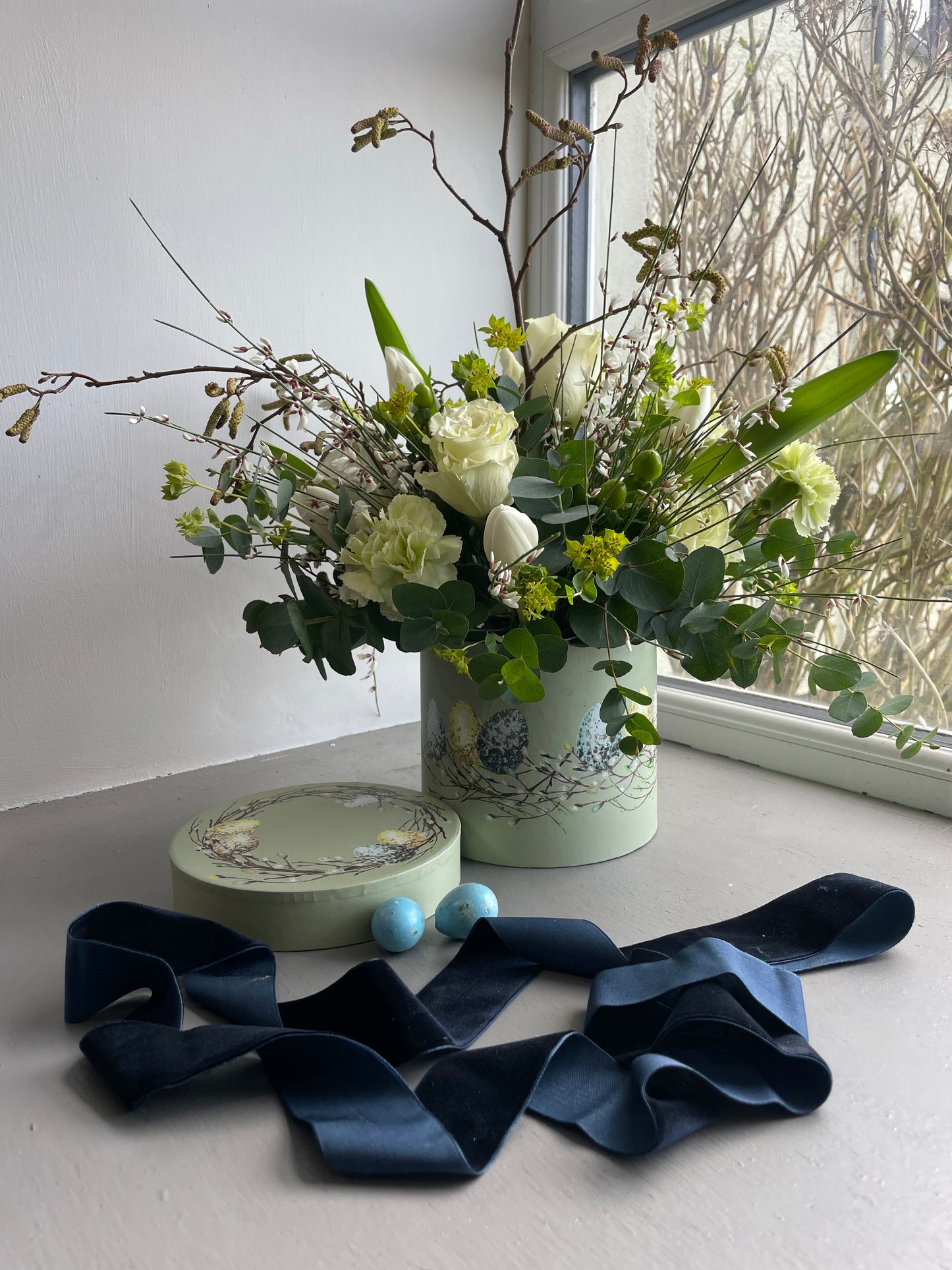 Mothers Day (Mothering Sunday)Spring hatbox (free delivery to BT38 and BT40 only)-all deliveries will be Saturday 14th March