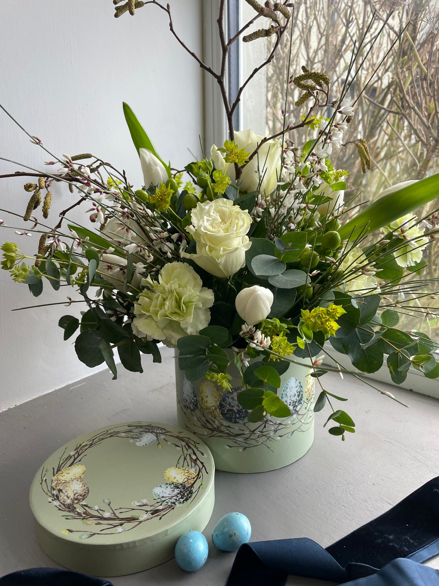 Mothers Day (Mothering Sunday)Spring hatbox (free delivery to BT38 and BT40 only)-all deliveries will be Saturday 14th March
